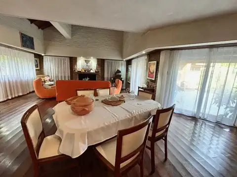 Casa en Venta con 4 cocheras