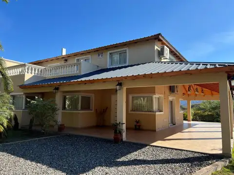 SE VENDE CASA 1ER NIVEL, FRAY M. ESQUIÚ. FACILIDAD