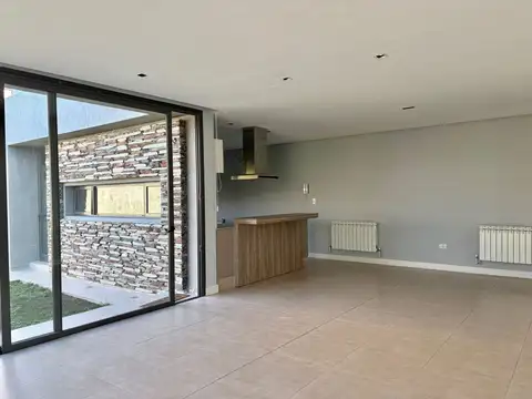 Casa en Alquiler con 1 cochera