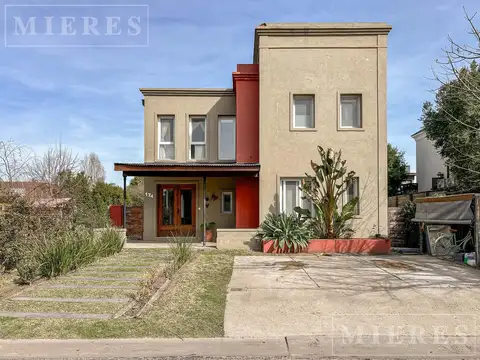 Muy linda casa en venta en el Barrio La Damasia