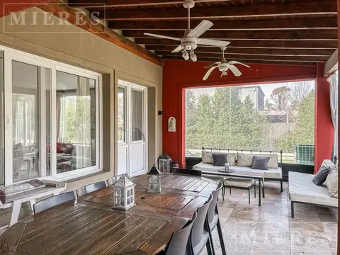 Muy linda casa en venta en el Barrio La Damasia