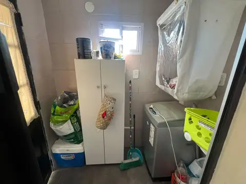 Casa 6 ambientes con 2 baños