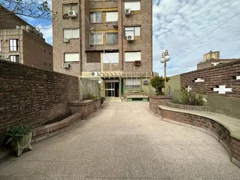 Departamento en Alquiler con Patio y Quincho