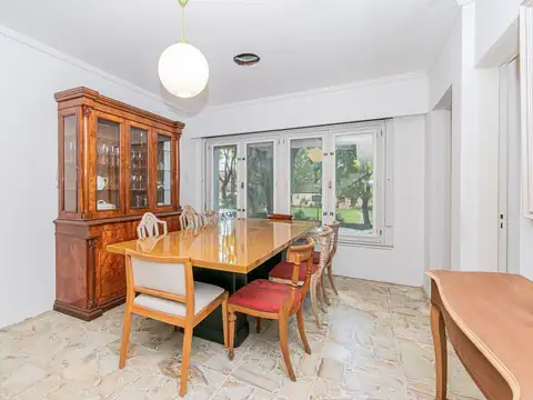 Casa en venta en Olivos con terraza propia