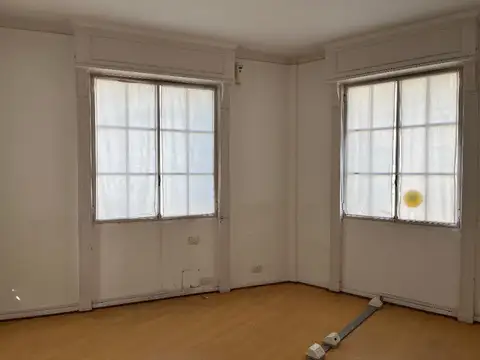 Av Pte Roque Saenz Pena 900, Piso 5