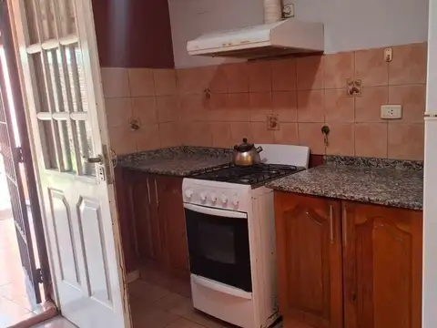 Casa 6 ambientes con 1 baño