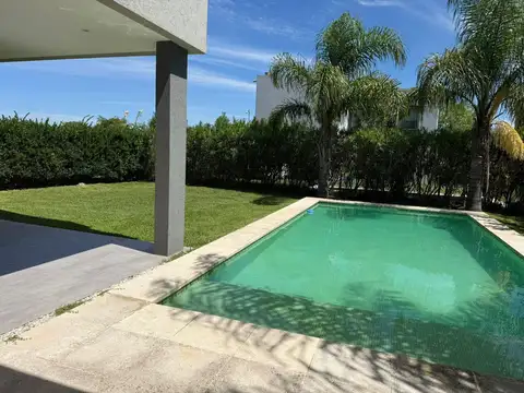 Casa en venta Barrio Araucarias Puertos