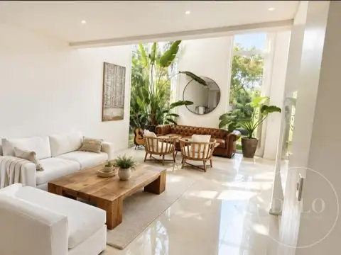 Casa en Venta con 6 cocheras
