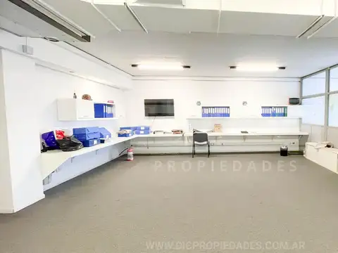 Oficina 3 ambientes con 2 baños