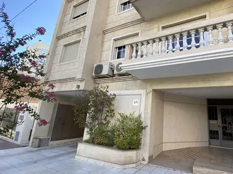 VENTA  DEPARTAMENTO DE TRES DORMITORIOS CON COCHERA EN NEUQUÉN