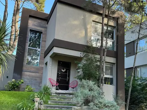 Los Nogales entre Las Orquídeas y Las Violetas