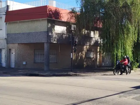 IMPORTANTE ESQUINA VIVIENDA/COMERCIAL