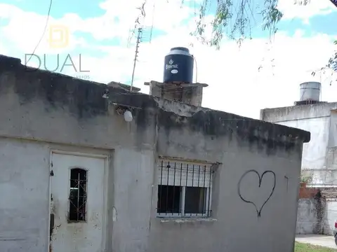 Casa 2 ambientes con 1 baño