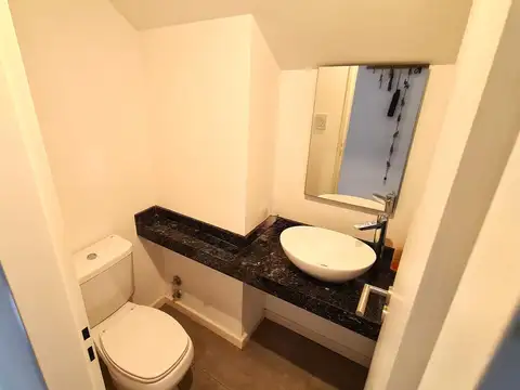 Casa 5 ambientes con 3 baños