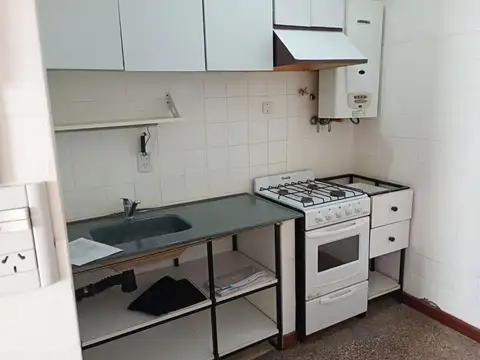 Depto Tipo Casa en Alquiler en Balvanera, $ 710.000