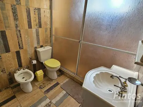 Antigua casona estilo inglés, complejo turístico funcionando. Quincho, Adjunto dpto. Piscina.