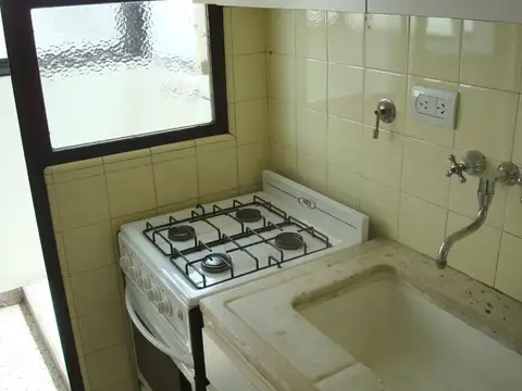 Palermo, S/piso 2 Ambientes con Balcon Al Ctfte Luminoso, Pasos Subte!