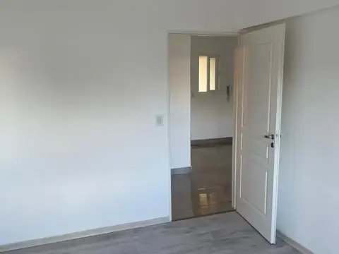 Departamento en Alquiler en Lomas del Mirador, $ 550.000