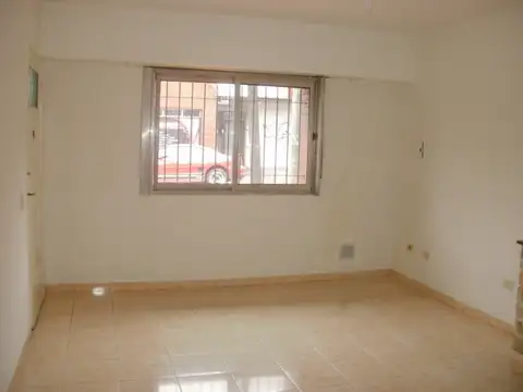 Casa en Alquiler con 1 cochera