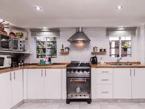 Casa en Venta con 2 cocheras