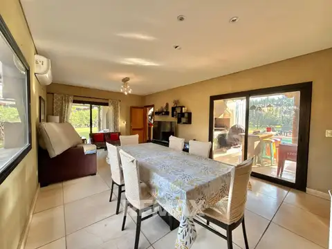 Casa 5 ambientes con 5 baños