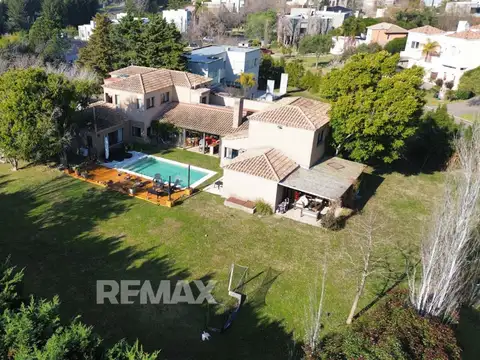 VENTA CASA 4 DORMITORIOS - STA CATALINA VILLANUEVA