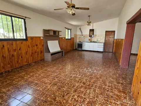 Casa 5 ambientes con 2 baños