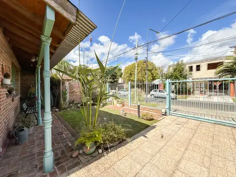 Casa en Venta con 4 cocheras