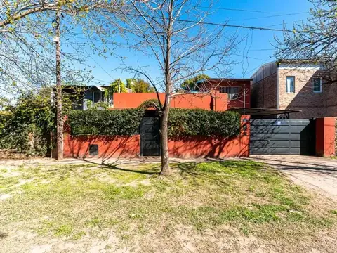 JUAN B JUSTO 8200 (entre Wilde y Sarratea) - con PISCINA