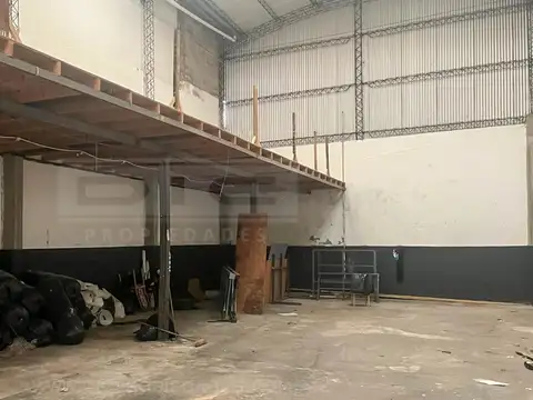 Warnes  al 3600, entre Jose ingenieros y Bermudez