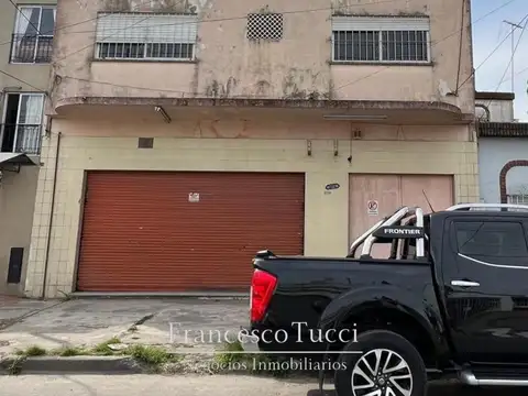 Galpón con vivienda en venta  para reciclar en Haedo