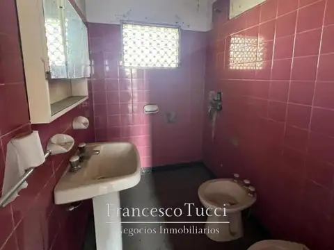 Galpón con vivienda en venta y alquiler para reciclar en Haedo