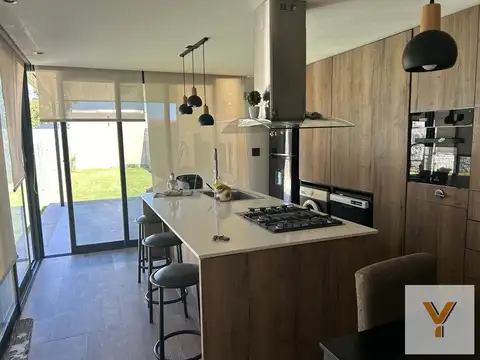Casa 4 ambientes con 4 baños