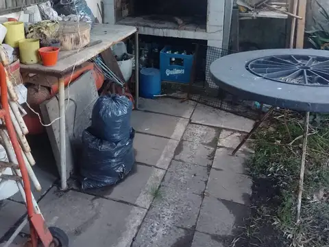 Blas Parera 859 e/ Valencia y Lopez de Gomara