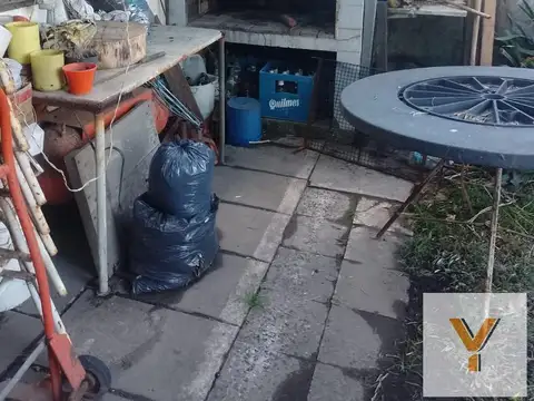 Blas Parera 859 e/ Valencia y Lopez de Gomara