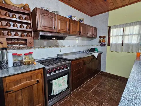 Casa 8 ambientes con 1 baño