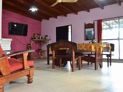 Casa 7 ambientes con 2 baños