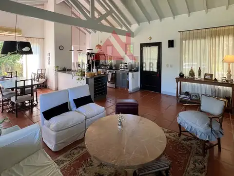 Casa 5 ambientes con 3 baños