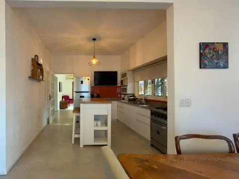 Casa 4 ambientes con 2 baños