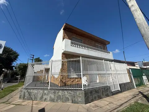 CASA 3 AMBIENTES EN ESQUINA LOTE 9.5 X 21