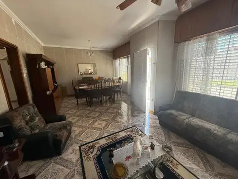 Casa 3 ambientes con 2 baños