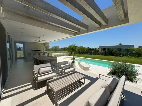 Casa en Alquiler de 4 dormitorios