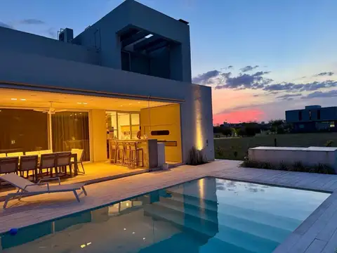 Casa en Alquiler en Vida, USD 3.500