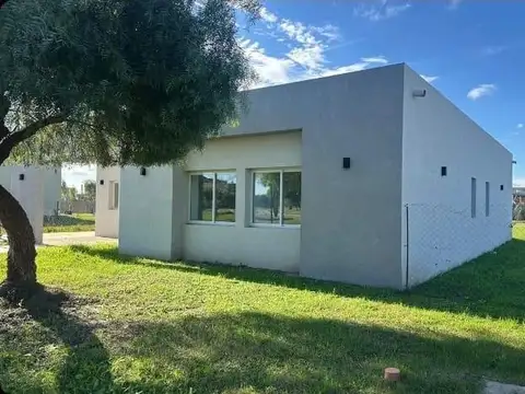 Casa 3 ambientes con 2 baños