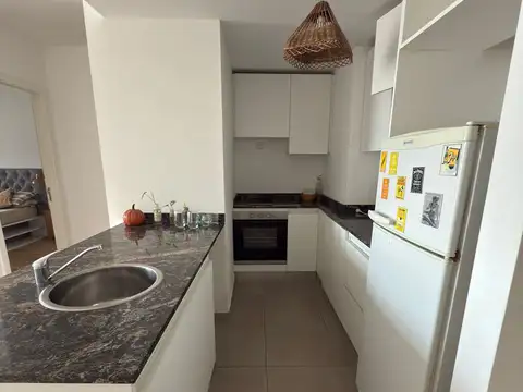 UN DORMITORIO. AL FRENTE. ESTRENAR. EXCELENTE CALIDAD. ZONA CENTRO