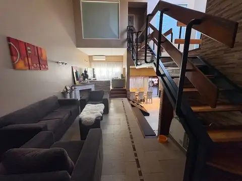 Casa 5 ambientes con 4 baños