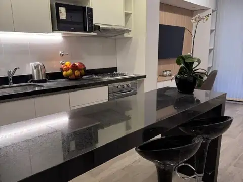 Studio, con balcón y grill eléctrico. Juan M. de Rosas 1177.
