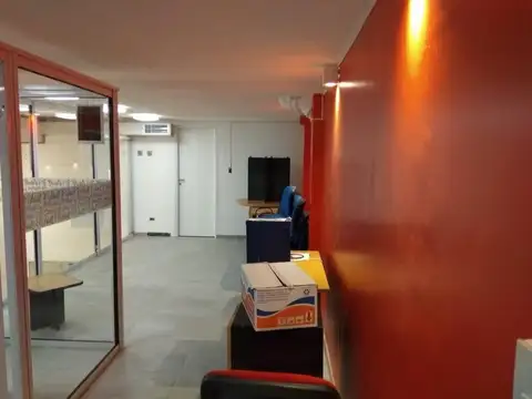 Local comercial para oficinas en Recoleta / VENTA CON RENTA