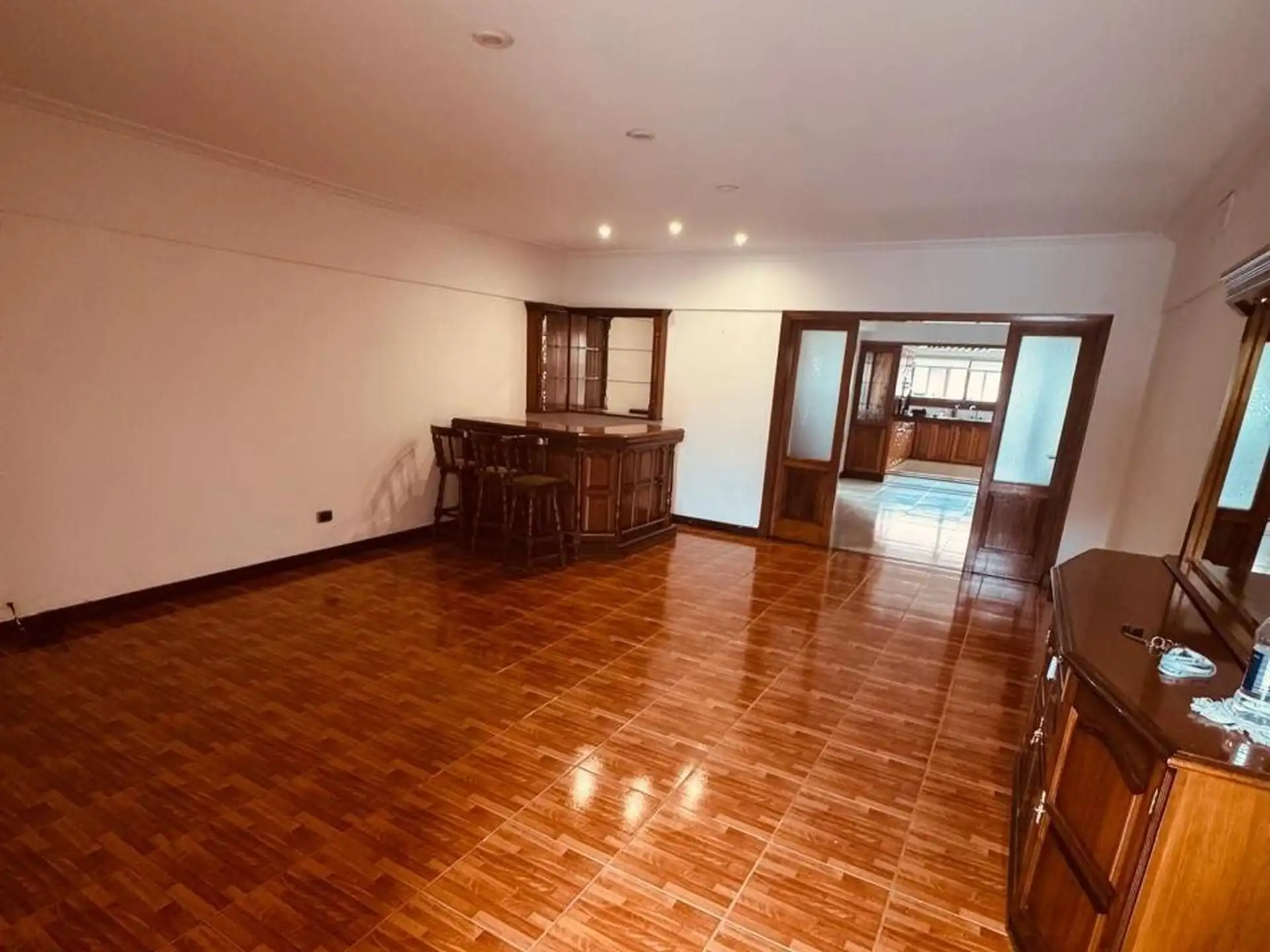 Casa en Acha 1600 de cuatro ambientes con quincho - apto credito