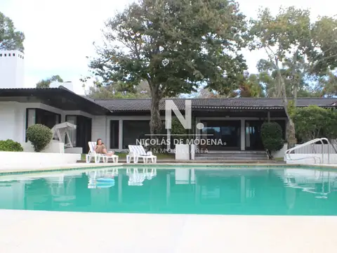 Casa 6 ambientes con 5 baños